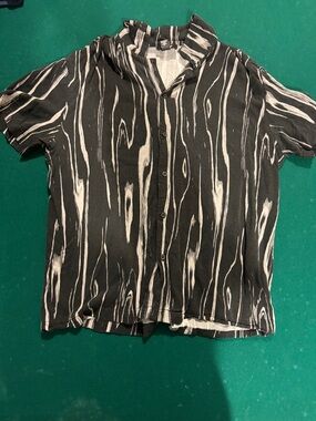 Forever 21 Black and White Short Sleeve Button-Down Shirt